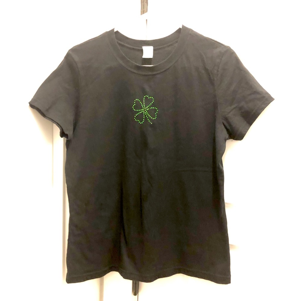 🔥 EUC Shamrock St Patrick’s Day shirt! Black with green stones. Size L ☘️